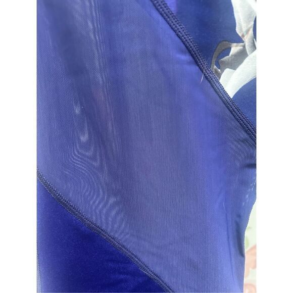 Fabletics Brogan Shimmer Capri - Picture 4 of 4